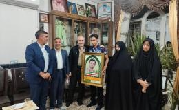 دیدار نماینده رئیس&zwnj;جمهور و دبیرکل ستاد مبارزه با موادمخدر با خانواده سردار شهید &laquo;مهدی توسنگ&raquo;