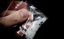 دستگیری عوامل توزیع مواد مخدر در سمنان؛ ۶۳۰ گرم شیشه کشف شد