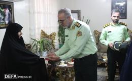 تجلیل فرمانده انتظامی فردیس از خانواده شهید محمدمهدی وکیلی