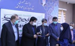 تندیس اولین جشنواره ملی یاریگران زندگی در دستان دانش&zwnj;آموز مازندرانی
