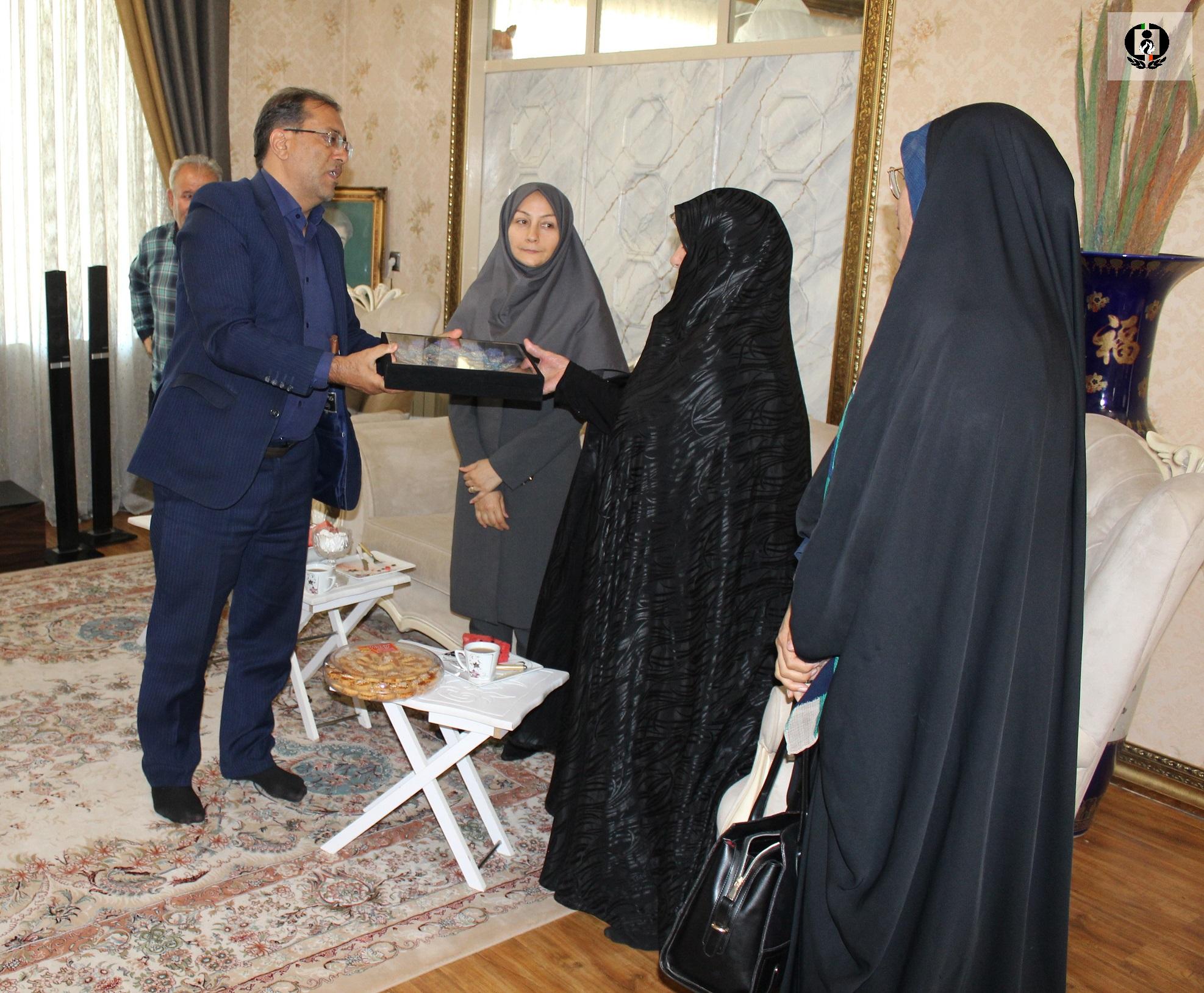 تجلیل از سه خانواده شهید مبارزه با مواد مخدر استان قزوین