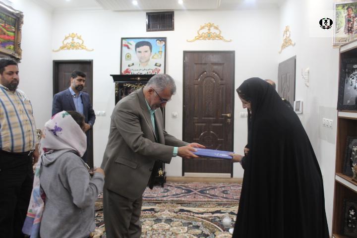 تجلیل از دو خانواده شهید مبارزه با مواد مخدر در یزد