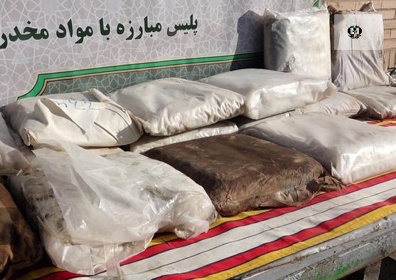 کشف ۵۶۰ کیلوگرم انواع مواد مخدر از خودروهای عبوری از قم