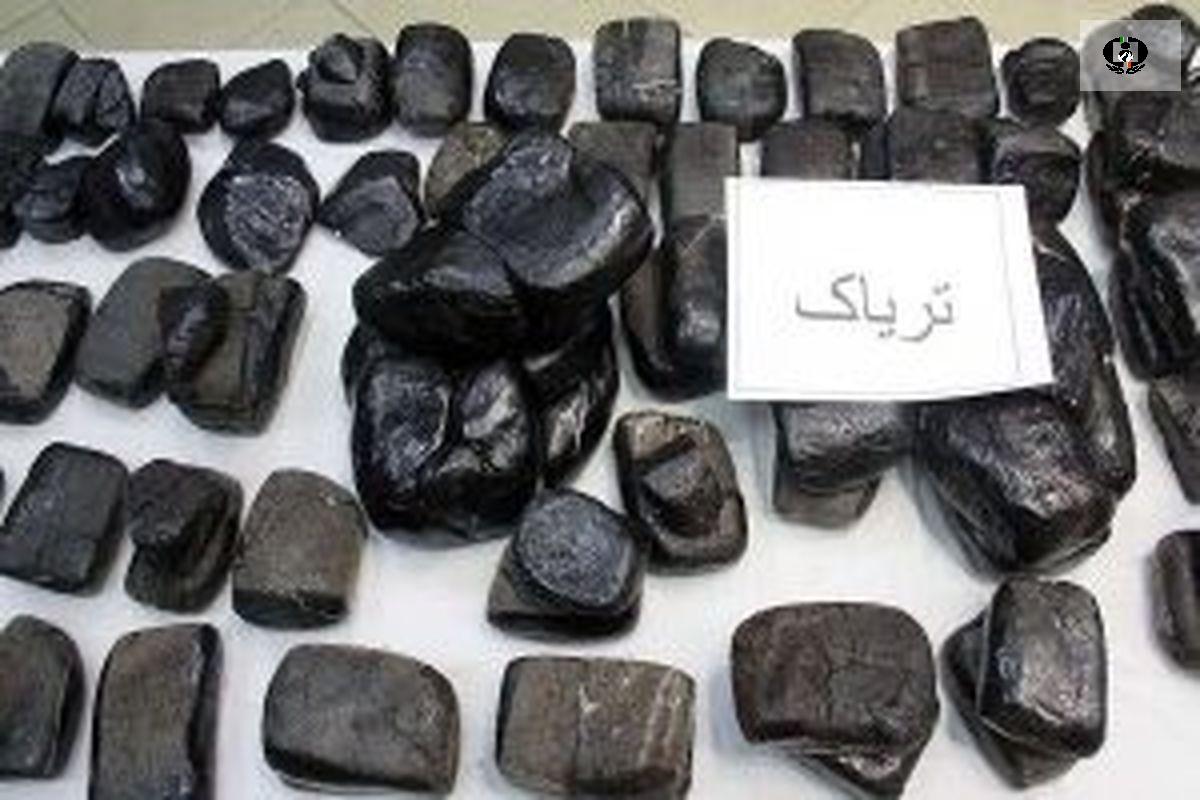 دستگیری قاچاقچی و کشف ۱۰۰ کیلوگرم تریاک در شیراز