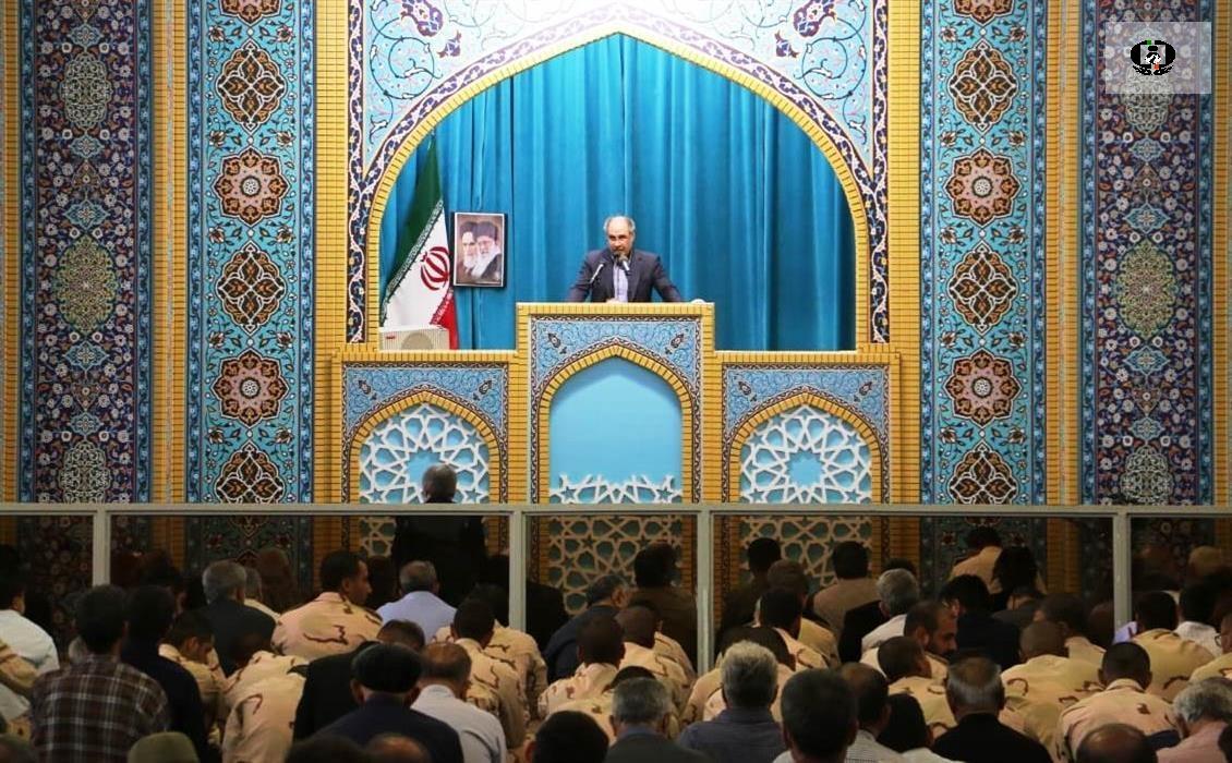 برپایی میز خدمت به مردم به حاشیه نماز جمعه کرمانشاه