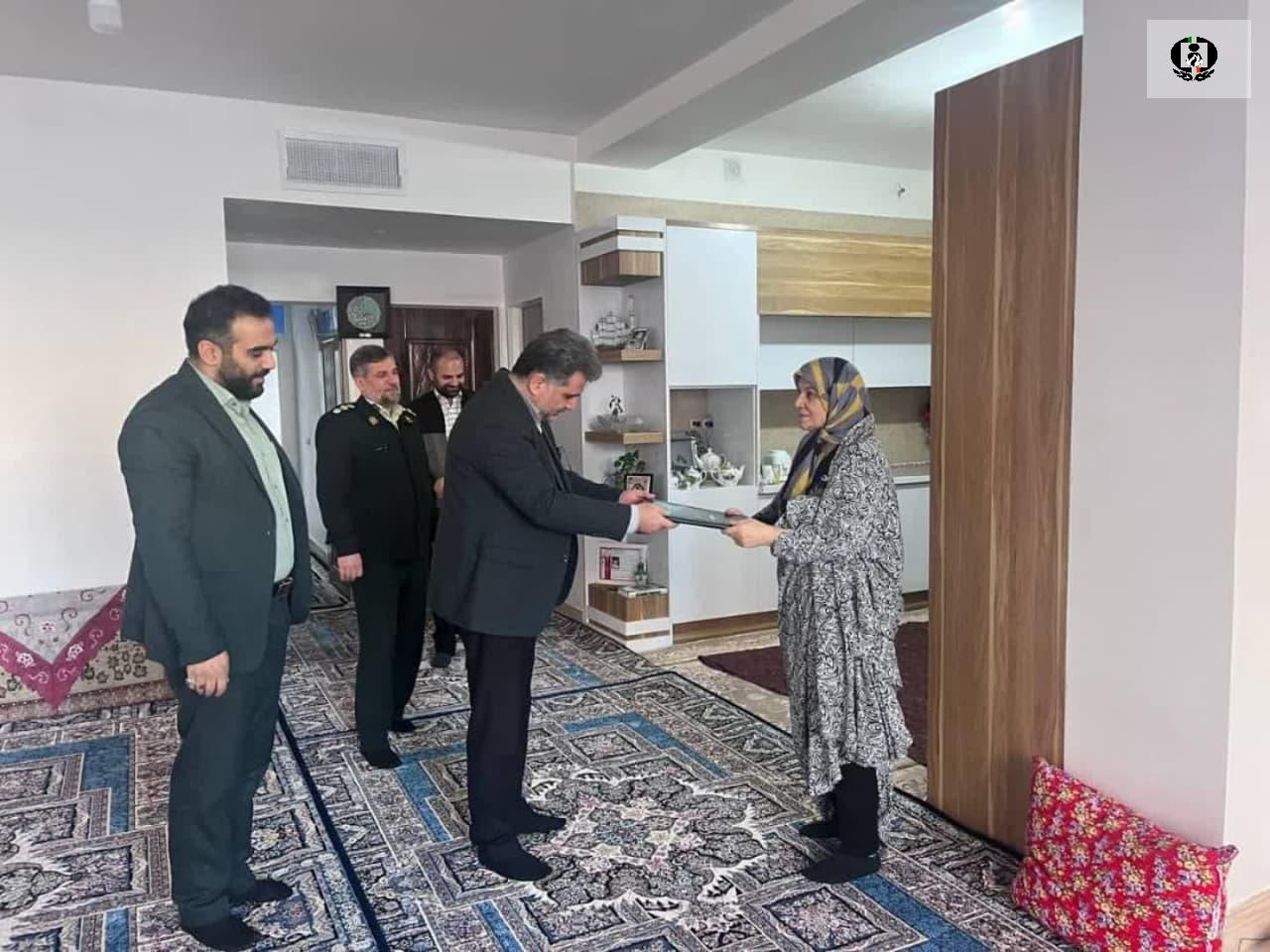 تجلیل از خانواده شهید مبارزه با موادمخدر در غرب استان تهران