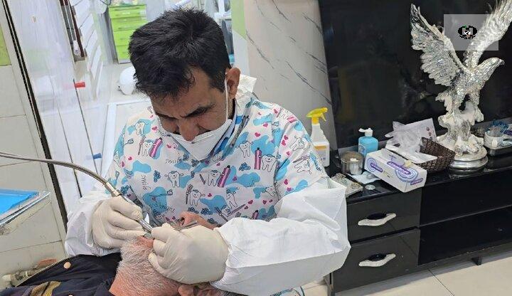 دندانپزشک جهادگر زاهدانی به معتادان بهبود یافته لبخند هدیه می دهد