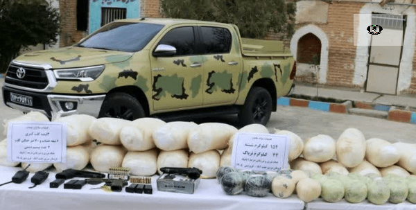 کشف ۲۰۰ بسته مواد مخدر به همراه سلاح و مهمات به همت مرزبانان