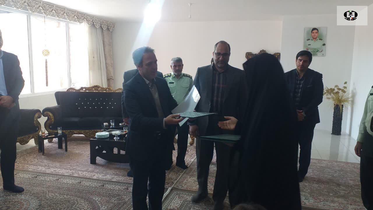 تجلیل از خانواده شهید مبارزه با مواد مخدر کرمانشاه