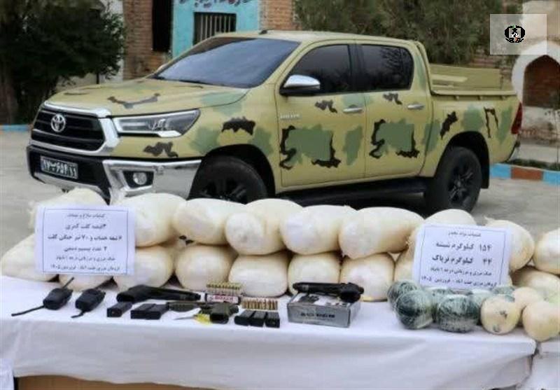 کشف محموله بیش از ۱۹۸ کیلوگرم مواد مخدر افیونی، سلاح و مهمات